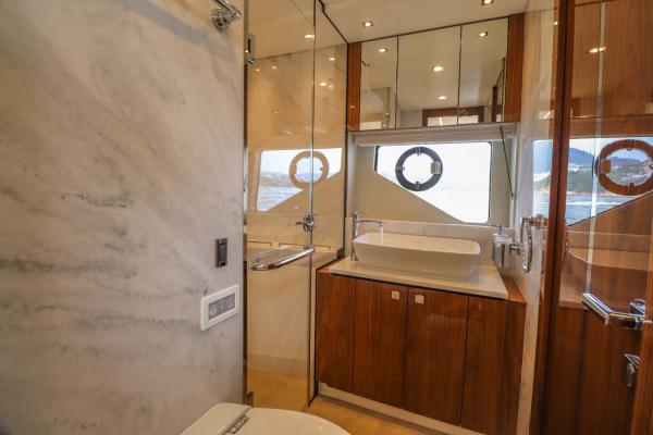 Sunseeker P74 photo 11