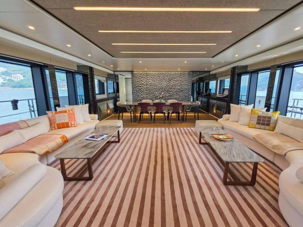 Wider 47M photo 16