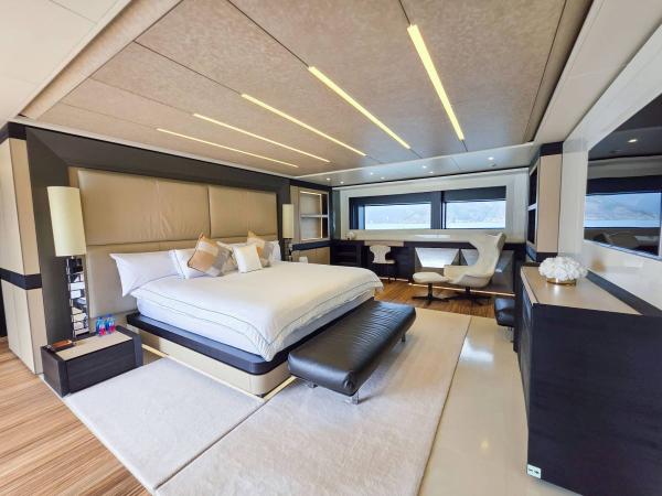 Wider 47M photo 24