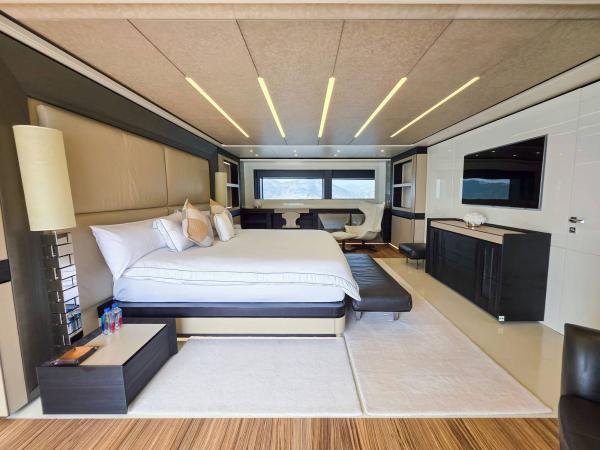Wider 47M photo 25